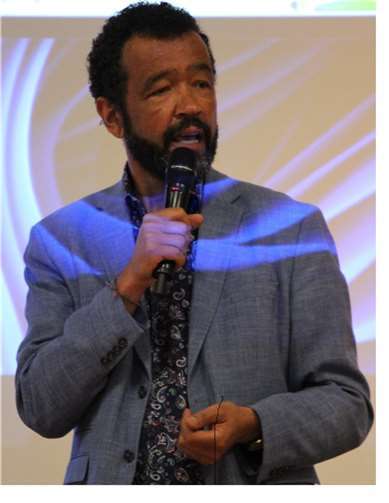 Autor und Kabarettist Marius Jung wünscht sich mehr gegenseitigen Respekt, damit die Menschen besser miteinander auskommen. Quelle: VG Montabaur / Viola Marschall