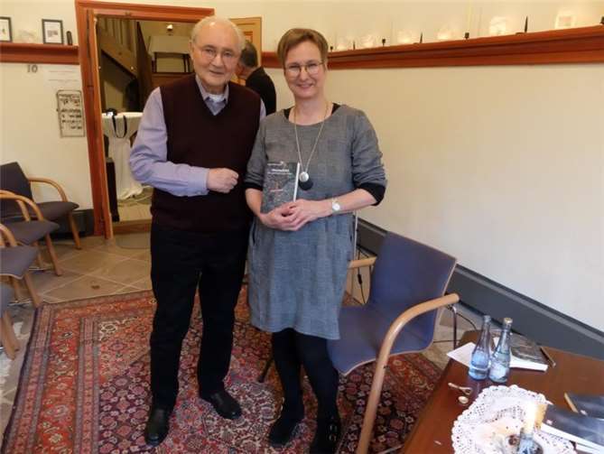 Autorin Ulrike Platten-Wirtz und 2. Vorsitzender des Fördervereins Willi Franze. Foto: privat