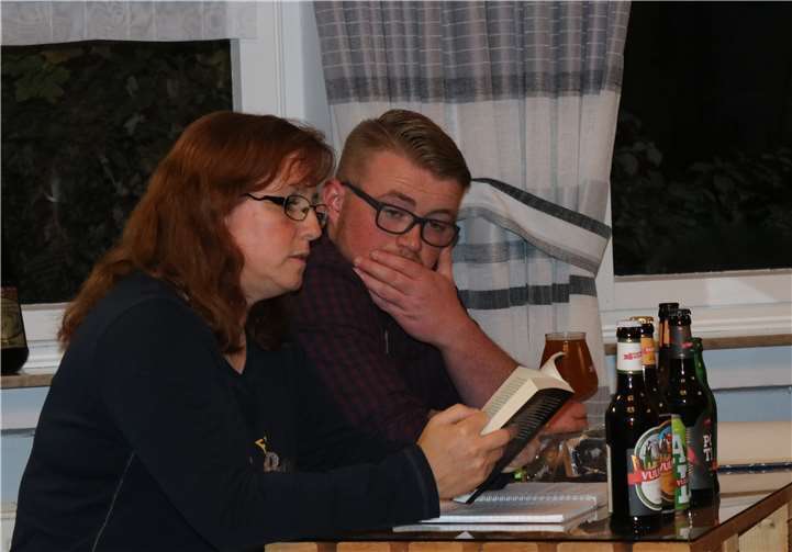 Autorin Ulrike Puderbach las aus ihrem aktuellen Kriminalroman „Mord im Eifelpark“. Privat