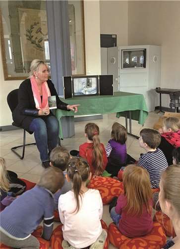 Autorin und Gästeführerin Stephanie Geifes zog alle in ihren Bann.