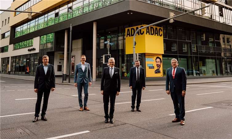 Axel Friedhoff (Sport), Dr. Achim Schloemer (Touristik), Vorsitzender Dr. Manns (Mitte), Dr. Mathias Grünthaler (Finanzen) und Rudi Speich (Verkehr & Technik).