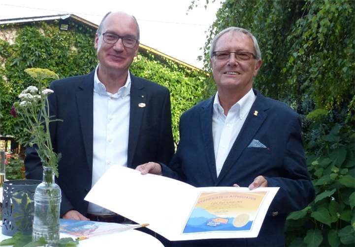 Axel Schülzchen übergibt das Amt an Klaus Tang. privat