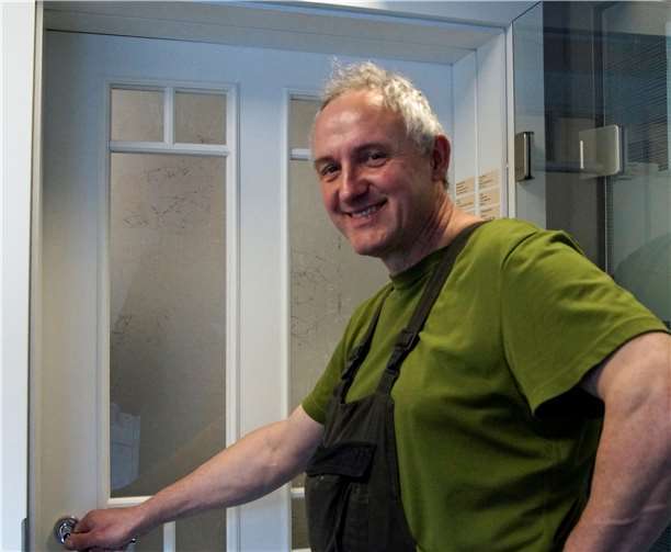 Axel Zöllner bietet seinen Kunden ein Rundum-Glücklich-Angebot rund um Fenster, Haus- und Innentüren. Foto: MIH