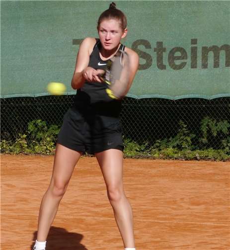 Ayleen Herder (TC Steimel) gelang Turniererfolg bei den Damen in Metternich. Foto: Dietrich Rockenfeller/TC Steimel