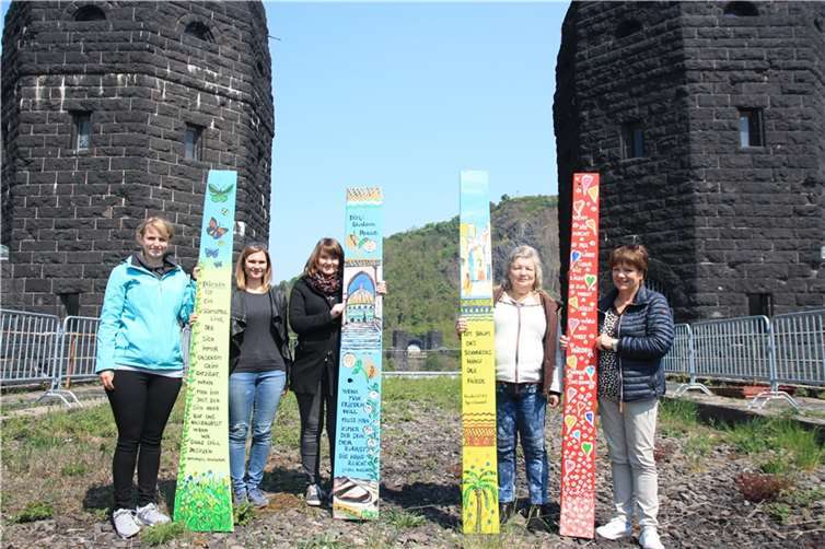 B. Jelken, M. Kriechel, A.Buschmann, B.Tollak und B. Heimbach mit Friedensbrettern.  Foto: privat