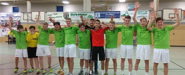 B-Jugend gewinnt souverän - Ben Schubach, Felix Retterath, Felix Effert, Janik Lechner, Leo Neufingerl, Luca Centonze, Bjarne König, Giuliano Gonschorek, Matthis Röser, Hagen Krempel, Paul Kummetz, Peter Stein (v. l.).  Privat