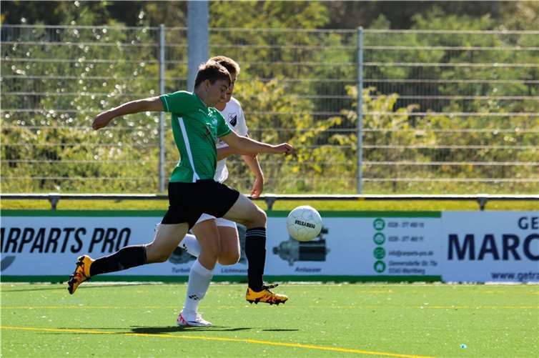 B-Klassen Torjäger Tobias Höper (grünes Trikot) zeigte mit seinen beiden Toren, dass er auch in der Bezirksliga trifft.  Foto: privat