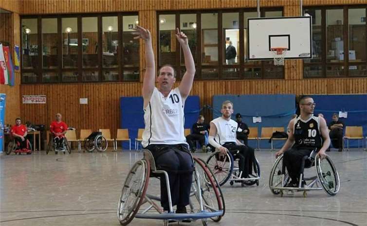 BBV Maik Nötzelmann, hier im Dress der BG Baskets Hamburg beim Berliner Eastercup, denen er jedes Jahr zu Ostern aushilft. Foto: privat