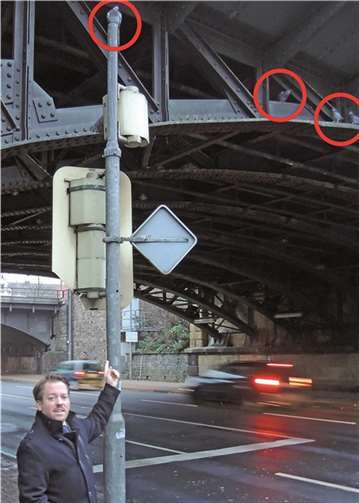 BIZ Fraktionsvorsitzender Stephan Wefelscheid weist auf die Taubenplage hin.Privat