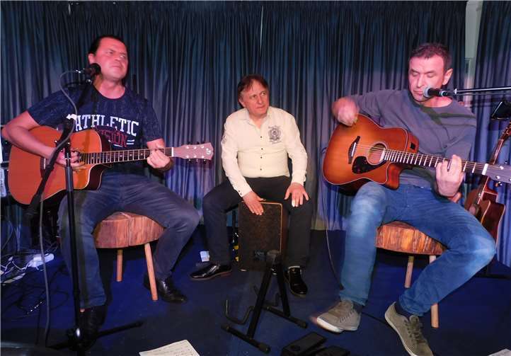 „BLOKADA“ gaben auf der Bühne alles.