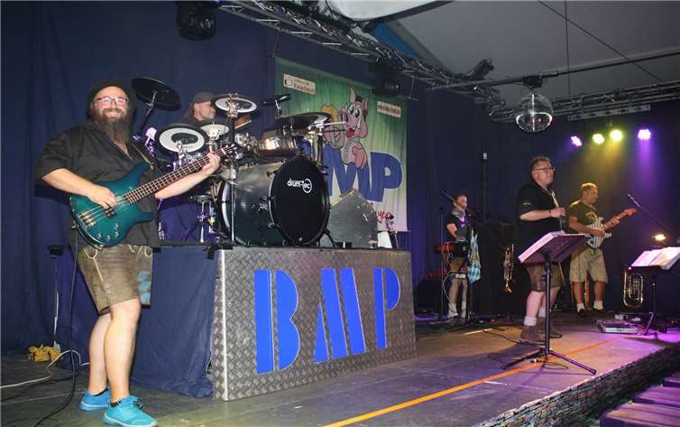 BMP oder „Die Wilden aus Bayern“ sorgten per„Weißwurst-Folklore“ für rustikale Unterhaltung.