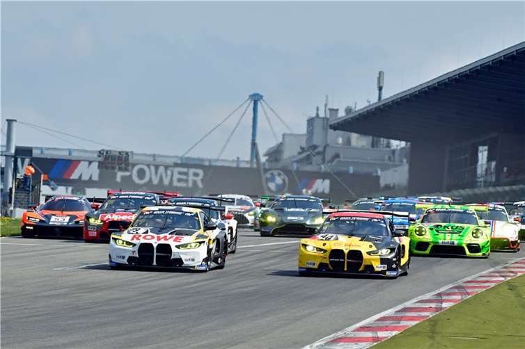 BMW dominierte im Kampf um den Gesamtsieg das Feld der 148 Fahrzeuge bei der 53. Adenauer ADAC Rundstrecken-Trophy.  Fotos: BURG