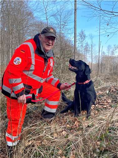 BRH Rettungshundestaffel Rhein-Lahn-Taunus e.V. Hans-Werner Rehkop mit Lea.