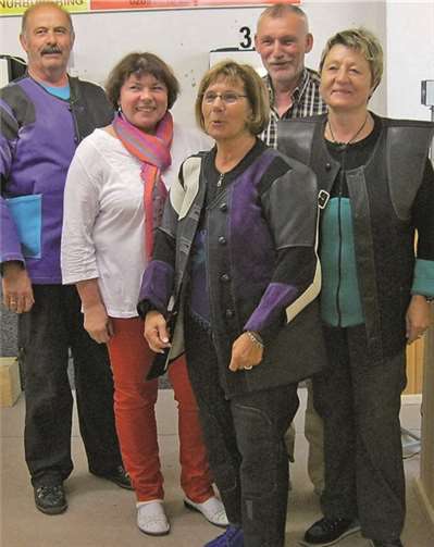 BSC Adenau III mit Klaus Brust, Claudia Metz-Schmitt, Ingrid Metz, Herbert Marzi und Rosemarie Marzi. Privat