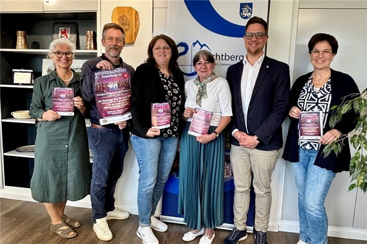 BU: v.l.n.r.: Sigrid Meissner, Dr. Marten Obeling (beide Lions Club), Olivia Eckardt-Gehlen (GV Queckenberg), Renate Diefenbach (Lions Club), Swen Christian (BM Wachtberg), Yvonne Koch (GV Queckenberg)