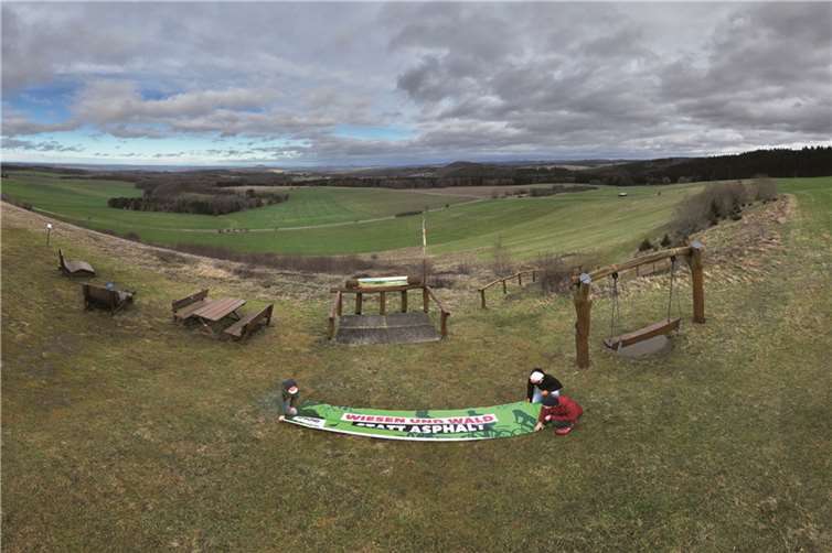 BUND-Aktive bei der Vorbereitung der Exkursion am 3. Februar. Foto: Michael Papenberg