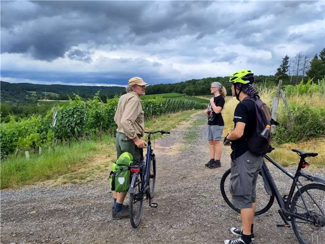 BUND-Mitglieder bei Besichtigung der neuen Grundstücke. Foto: S. Jürries