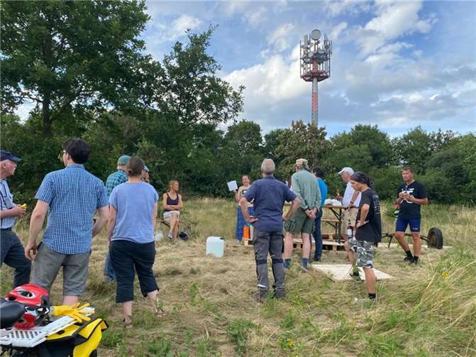 BUND-Mitglieder und Gäste beim Aktiventreffen auf der Bengener Heide. Foto: Chr. Deck