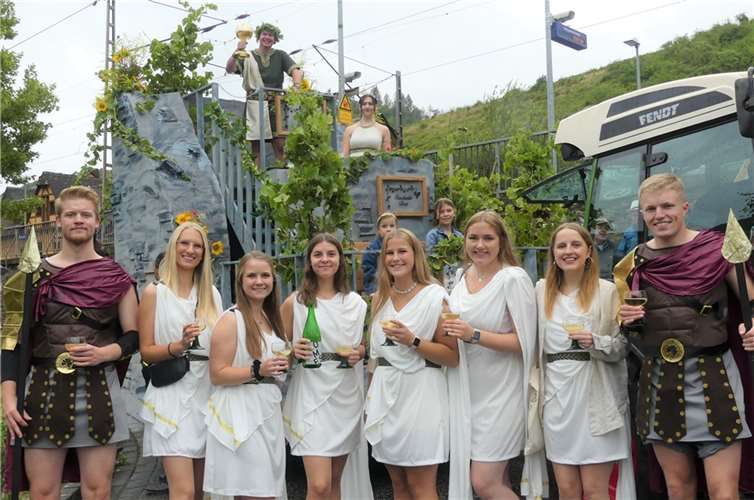 Bacchus Leon war als Klottener Weingott mit seiner Bacchantin Clara vertreten und verbreitete weinfröhliche Stimmung.