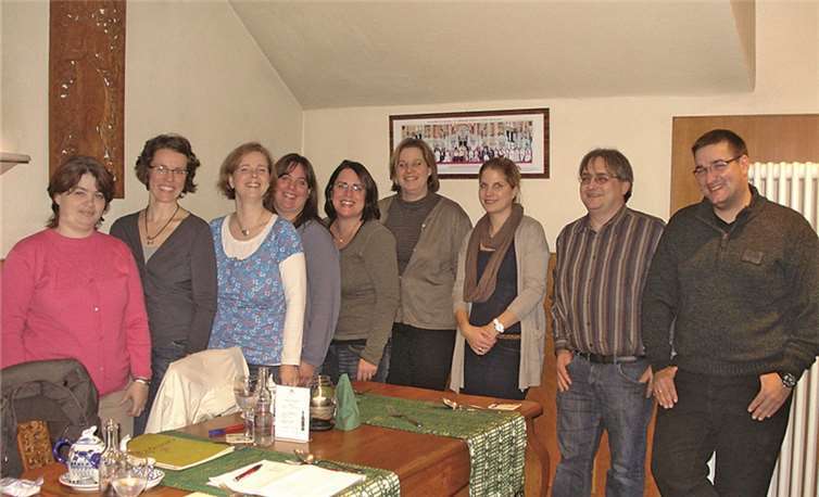 Bachem. Eine Spende von 500 Euro hat der Elternausschuss der heilpädagogischen, integrativen Kindertagesstätte St. Hildegard in Bachem Leiterin Margot Sonntag von der Caritas Ahrweiler überreicht. Mit dem Geld sollen die Schränke der Kinder vor den Gruppenräumen erneuert werden. Margot Sonntag bedankte sich herzlich für die Unterstützung, „nutzen doch die Kinder die Schränke jeden Tag.“privat