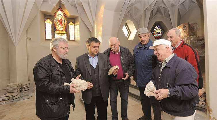 Bachemer Vereine und Architekt Michael Unger geben der St. Anna Kapelle ein neues Gesicht.FIX