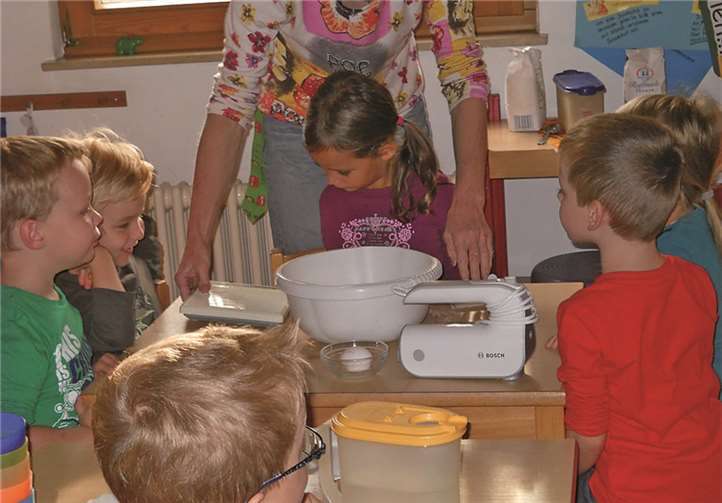 Backe, backe Kuchen:Die kleinen Bäcker in Aktion. privat