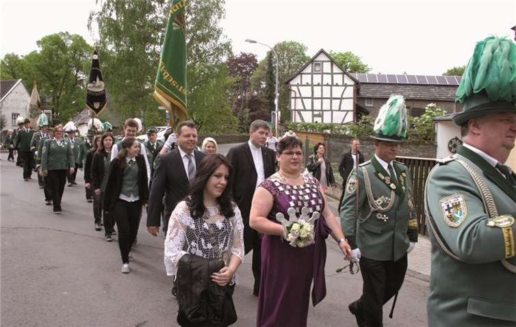 Bad Bodendorfs Ortsvorsteher Alexander Albrecht und Pastor Achim Thieser begleiteten den Zug der Bodendorfer Schützen. RÜ