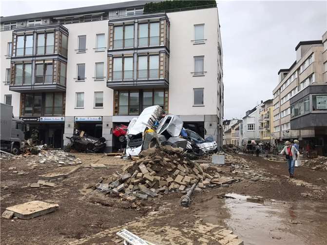 „Menschen leisten Großes, wenn sie füreinander da sind“ Bad Neuenahr am Mittag nach der Flut. Foto: ROB