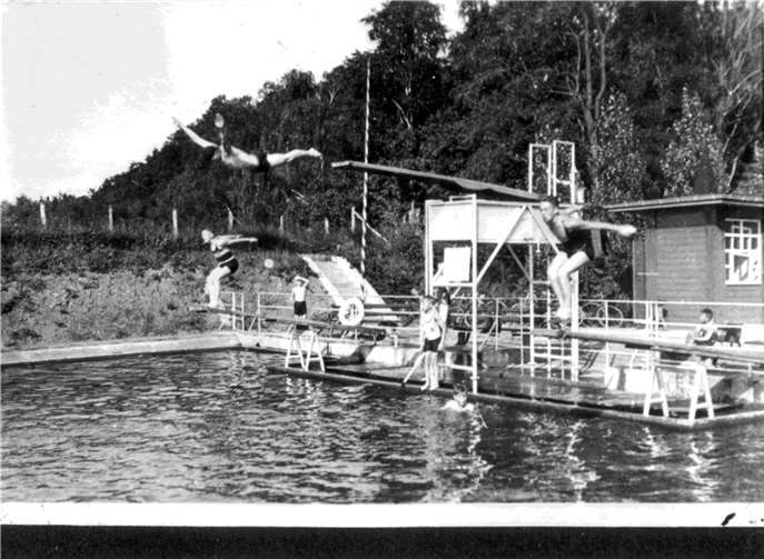 Badeanstalt im Hindenburgpark, heute Stadtpark, Ansicht Sprungturm 1926. Foto: Stadt Rheinbach