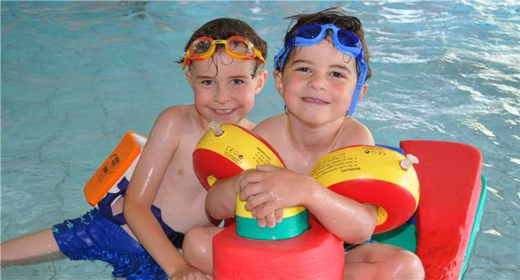 Badevergnügen im Hallenfreizeitbad: Mit der Wiedereröffnung sind Corona-bedingt einige Regeln einzuhalten. Foto: Stadt Meckenheim