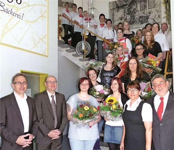 Bäckereifachverkäuferin Nadine Kaczmarek (3.v.r.) hat es schon weit geschafft.