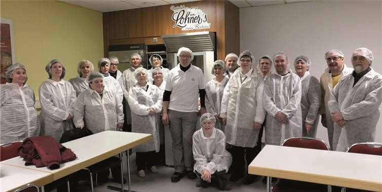 Bäckermeister Alfred Haupt (Mitte) mit den Mitgliedern des lokalen Teilhabekreises. Caritas Zentrum