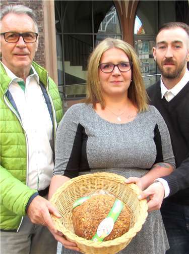Bäckermeister Florian Gras präsentiert "Das Hoffnungsvolle". Privat