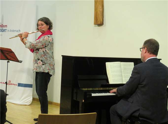 Bärbel Manke und Burkhard Esten gestalteten den musikalischen Rahmen der Präsentation.