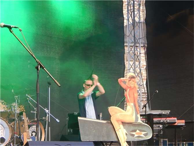 Baggi Lee Lewis am Klavier der Wild Bobbin' Baboons.