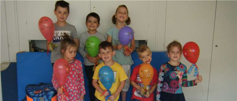 „Bald bin ich ein Schulkind“ steht auf den Luftballons. Fotos: privat