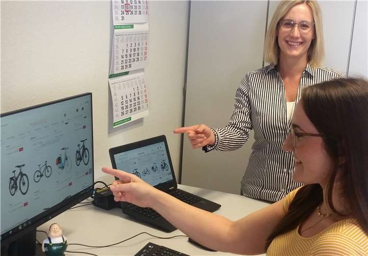 Bald mit dem Jobrad unterwegs: Lohmann Mitarbeiter suchen sich ihr Wunschrad aus. Foto: Lohmann