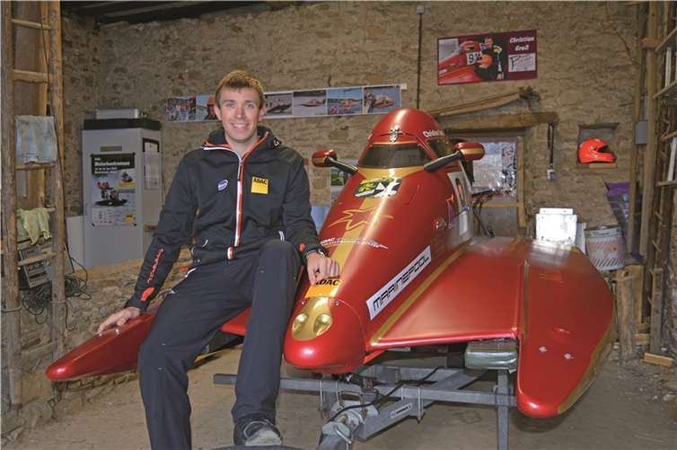 Bald muss der leidenschaftliche Rennfahrer sich von seinem bisherigen Boot verabschieden, dass ihn eine lange Zeit begleitet hat.