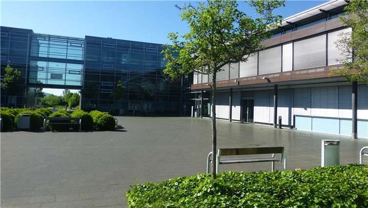 Bald soll am RheinAhrCampus in Remagen wieder studentisches Leben stattfinden dürfen. Dann können auch unter bestimmten Voraussetzungen wieder Schulklassen den Remagener Campus der Hochschule Koblenz besuchen. Foto: Daniela Müller/RheinAhrCampus