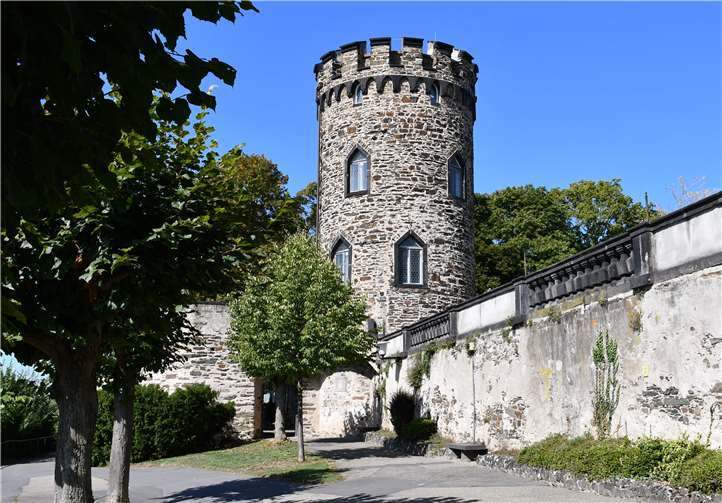 Bald wird der Graue Turm in Engers angestrahlt werden. Foto: Thorsten Kretzer