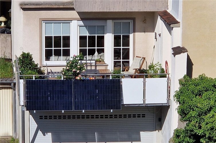 Balkonkraftwerke in St. Sebastian: Ziel des Förderprogramms ist es, allen Bürgerinnen und Bürgern den Einstieg in die eigene klimafreundliche Stromerzeugung zu ermöglichen und den Ausbau erneuerbarer Energien im Ort zu unterstützen. Foto: SPD St. Sebastian