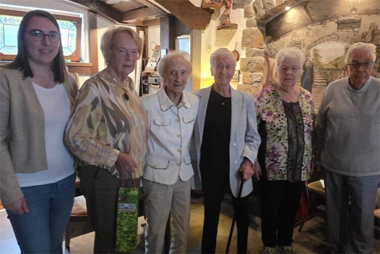 Balladen und Klaviermusik standen im Mittelpunkt des Kulturnachmittags der Senioren Union Koblenz im Weinhaus Antonius in Moselweiß. Zudem wurde Kreisvorsitzende Monika Artz anlässlich ihres 85. Geburtstags für ihr langjähriges Engagement gewürdigt. 