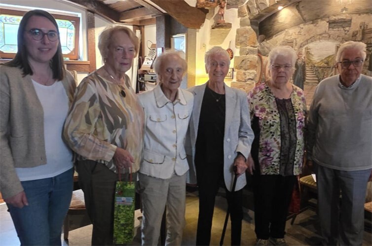 Balladen und Klaviermusik standen im Mittelpunkt des Kulturnachmittags der Senioren Union Koblenz im Weinhaus Antonius in Moselweiß. Zudem wurde Kreisvorsitzende Monika Artz anlässlich ihres 85. Geburtstags für ihr langjähriges Engagement gewürdigt.