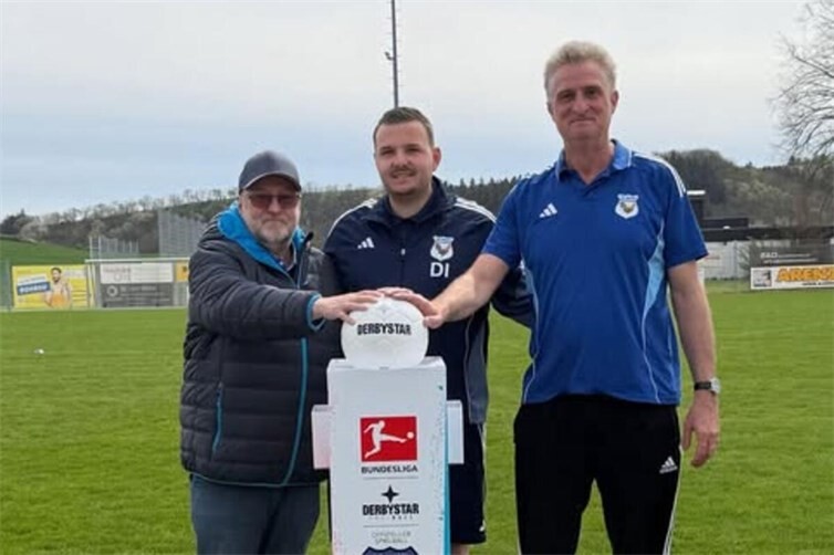 Ballspende von Rainer J. Mohr zum Meisterschaftsspiel TuS Hausen gegen SG Eintracht Mendig II.
