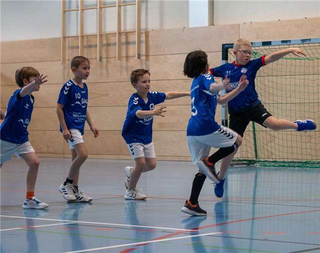 Bambini heißt nicht langweilig. Dynamik ist auch bei den Kleinsten geboten, hier lässt Maximilian Busse die Gegner der HSG Römerwall hinter sich. Foto: privat