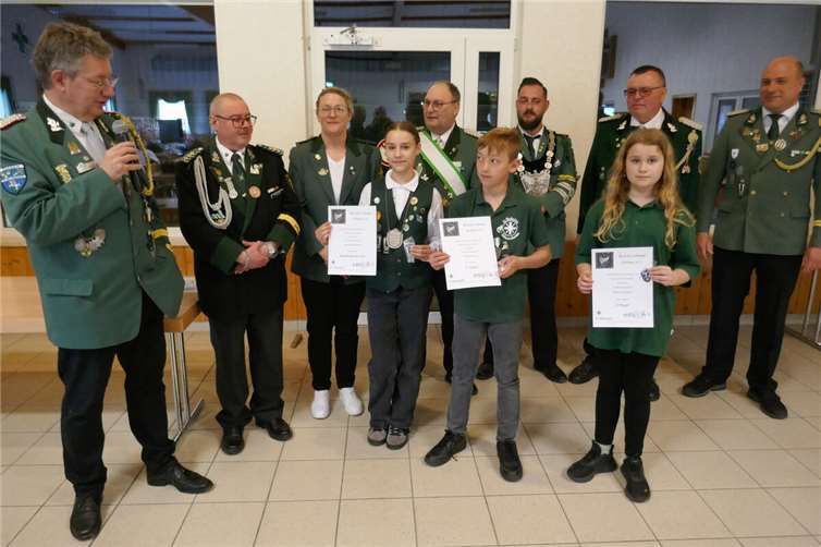 Bambiniprinzessin Annabelle Rausch aus Rieden mir Vorstand und 2/3 Platzierten.