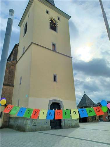 Banner am Weltkindertag 2023 vor St. Johannes d.T. Meckenheim. Foto: privat