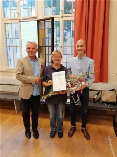 50 Jahre Singen zu Ehren Gottes Barbara Arenz wurde für die Zugehörigkeit zu Chören von 50 Jahren gewürdigt. Foto: privat