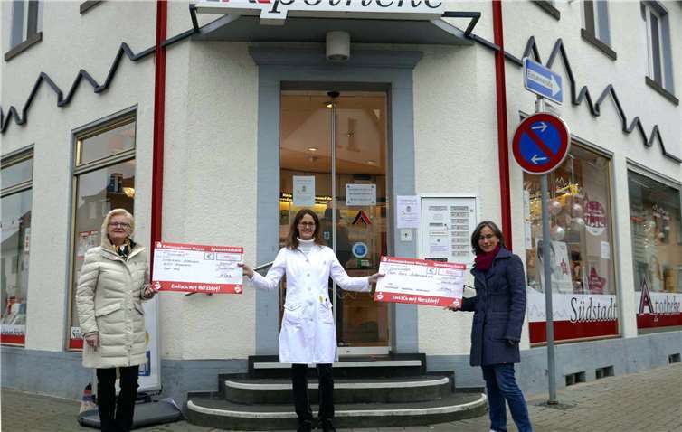 Barbara Butz (li.) und Katja Schierenberg (re.) nahmen die Schecks dankend in Empfang.Foto: privat