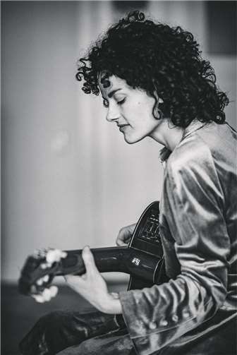 Barbara Cuesta ist am 1. Juni auf der Marktplatzbühne live zu erleben.  Foto: Chloe Desnoyer